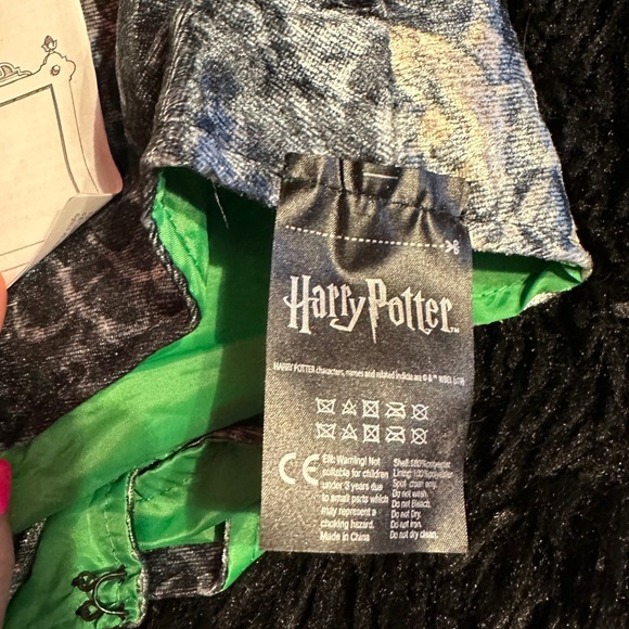 Harry Potter Invisibility Cloak - Picture 2 of 2